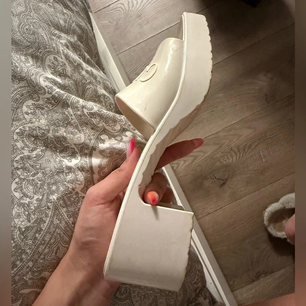 Gucci slide - Picture 5 of 9